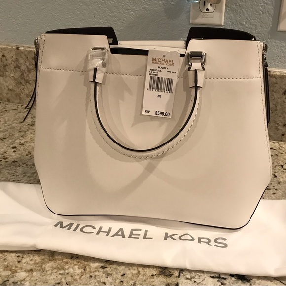 ❌Sold❌Michael Kors large Blakey Smooth Leather Bag - Picture 2 of 8